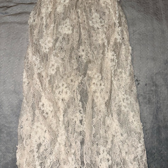 Nude swimming suit and lace skirt - Picture 4 of 7